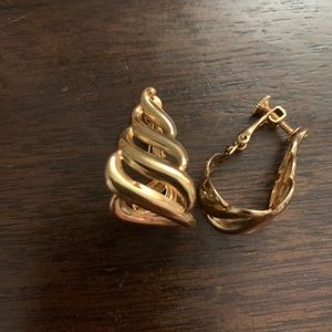 Vintage Napier gold clip on earrings
